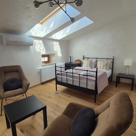 Aparthotel Miodowa 25 Krakow Bagian luar foto