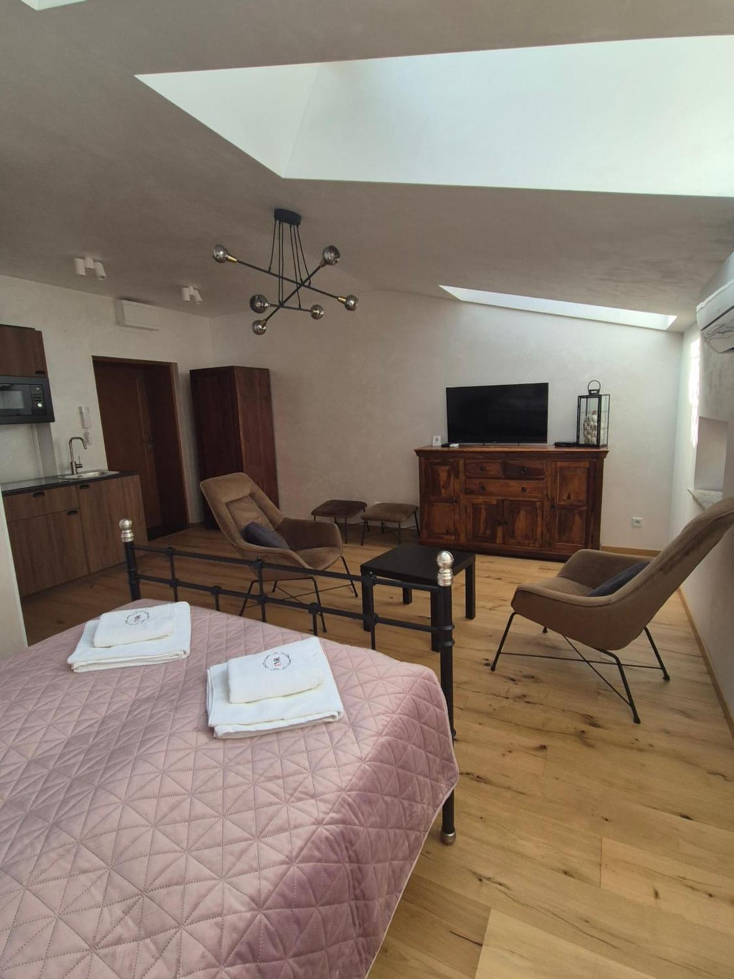 Aparthotel Miodowa 25 Krakow Bagian luar foto