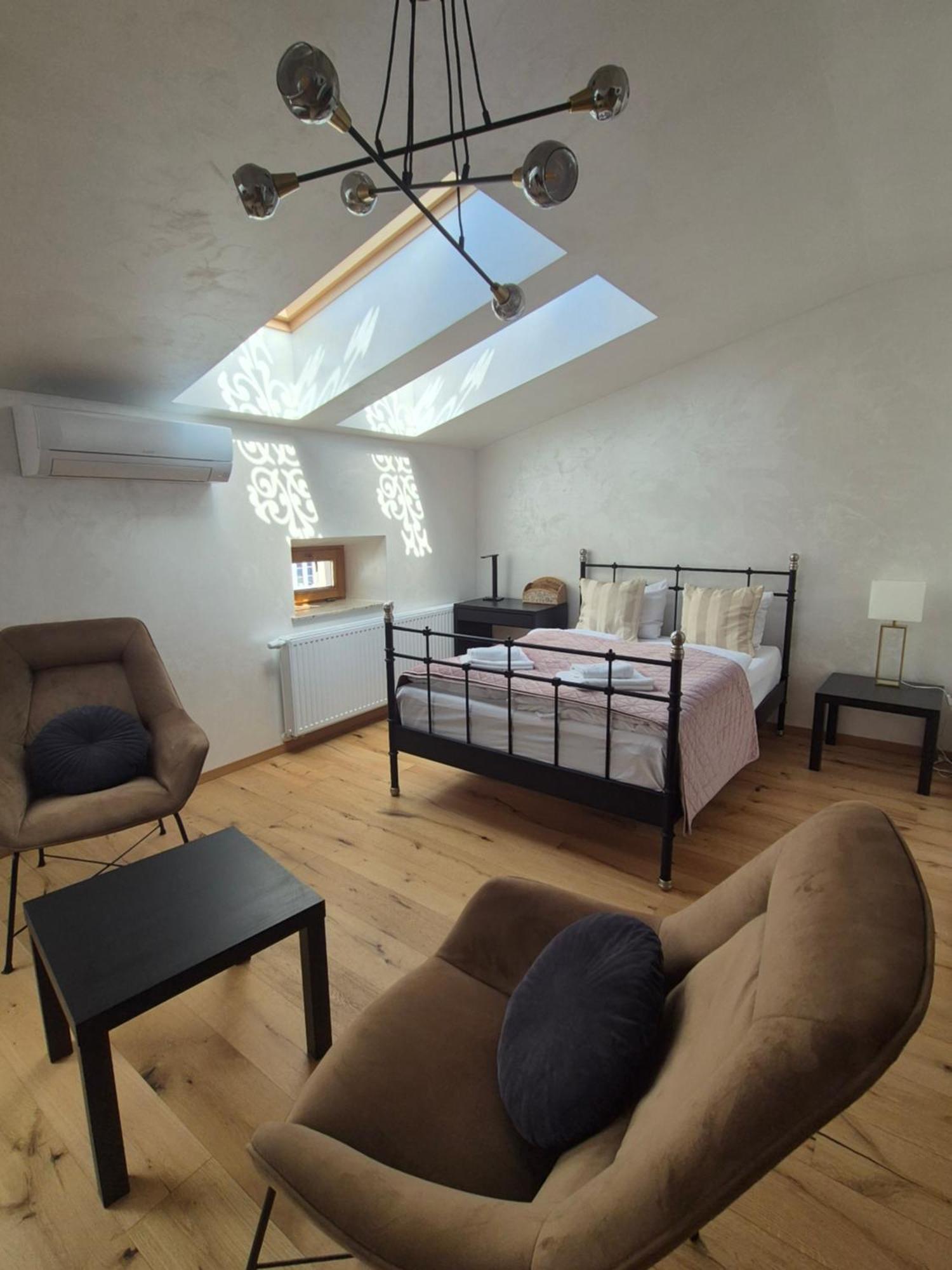 Aparthotel Miodowa 25 Krakow Bagian luar foto