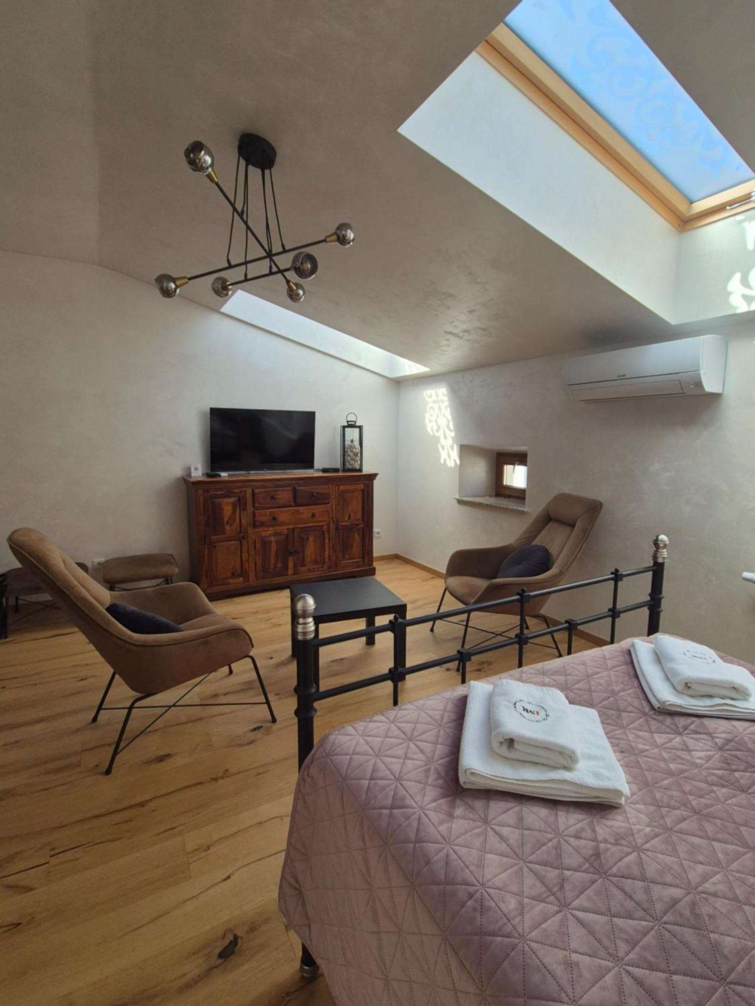 Aparthotel Miodowa 25 Krakow Bagian luar foto