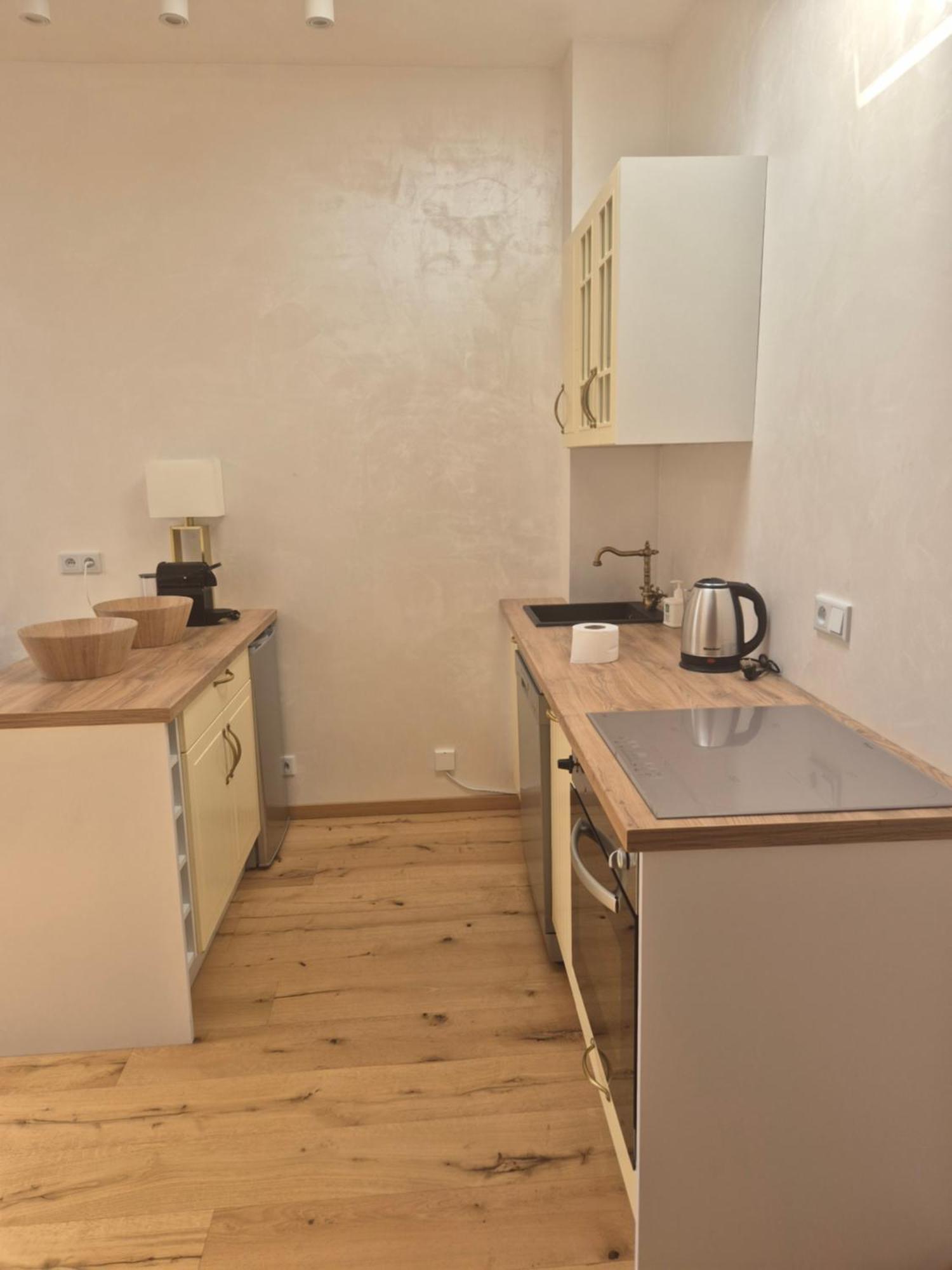 Aparthotel Miodowa 25 Krakow Bagian luar foto