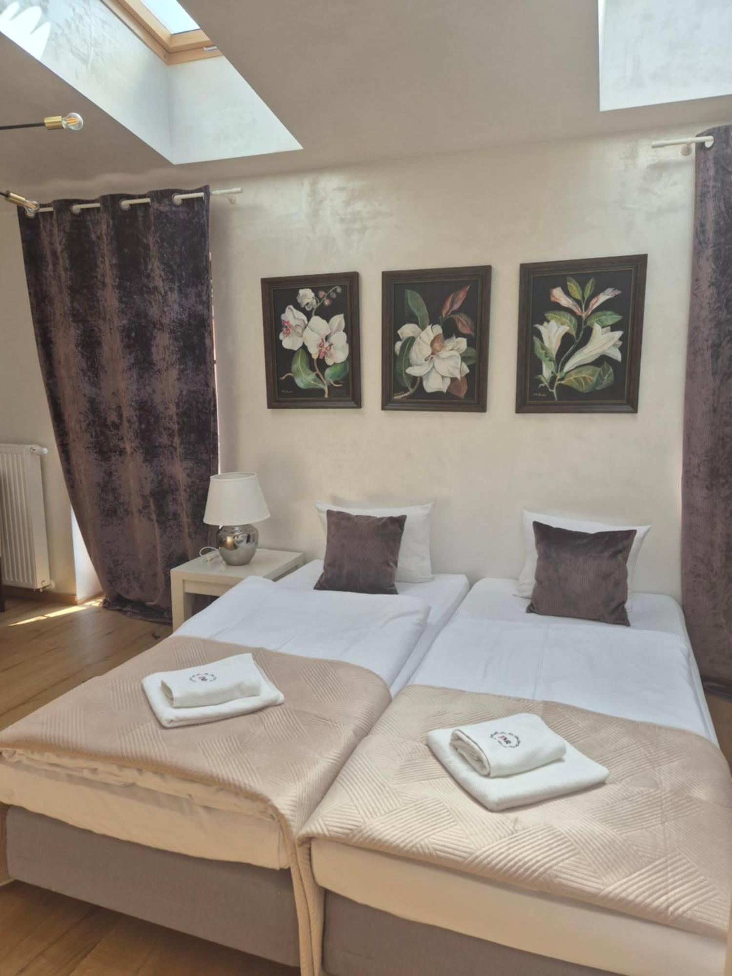 Aparthotel Miodowa 25 Krakow Bagian luar foto
